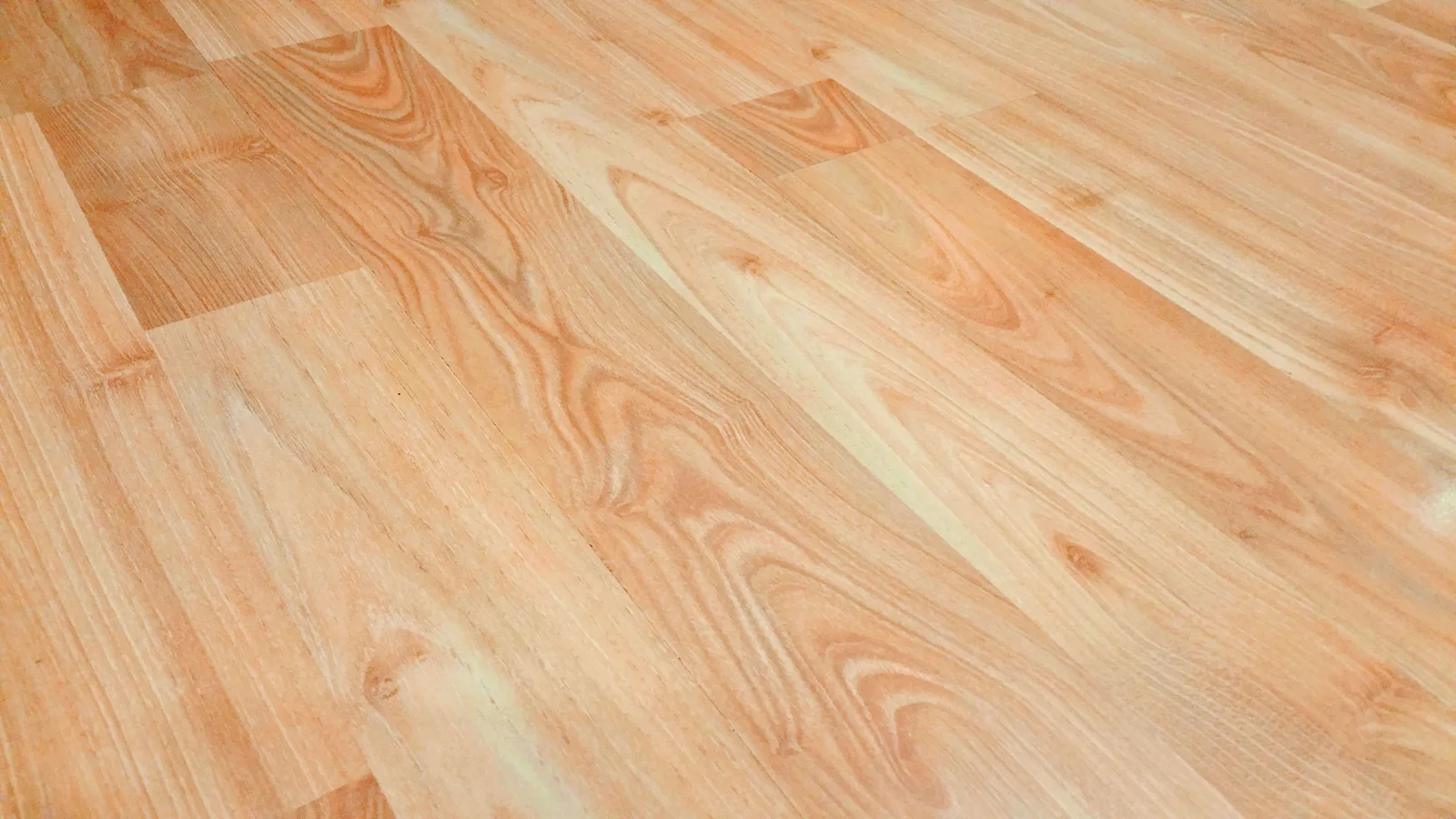 light wood flooring tone example